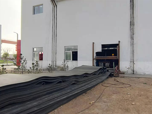 陜煤建設(shè)機(jī)電安裝公司曹家灘項目部施工大干迎“五一”